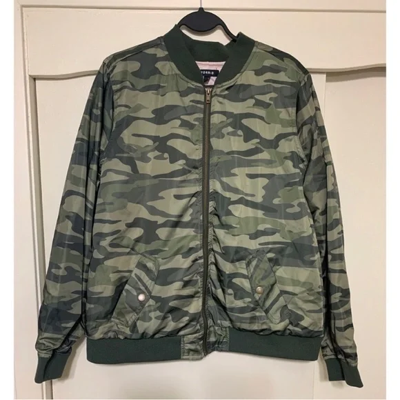 Torrid Camo Bomber Jacket 💚 - Picture 3 of 7